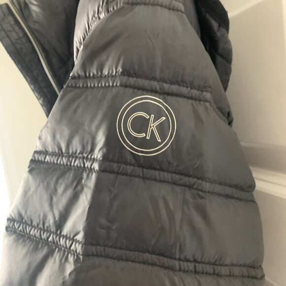 Calvin Klein Women’s Black Puffer Jacket – Size medium – Hooded, Logo Sleeve. - Picture 4 of 14
